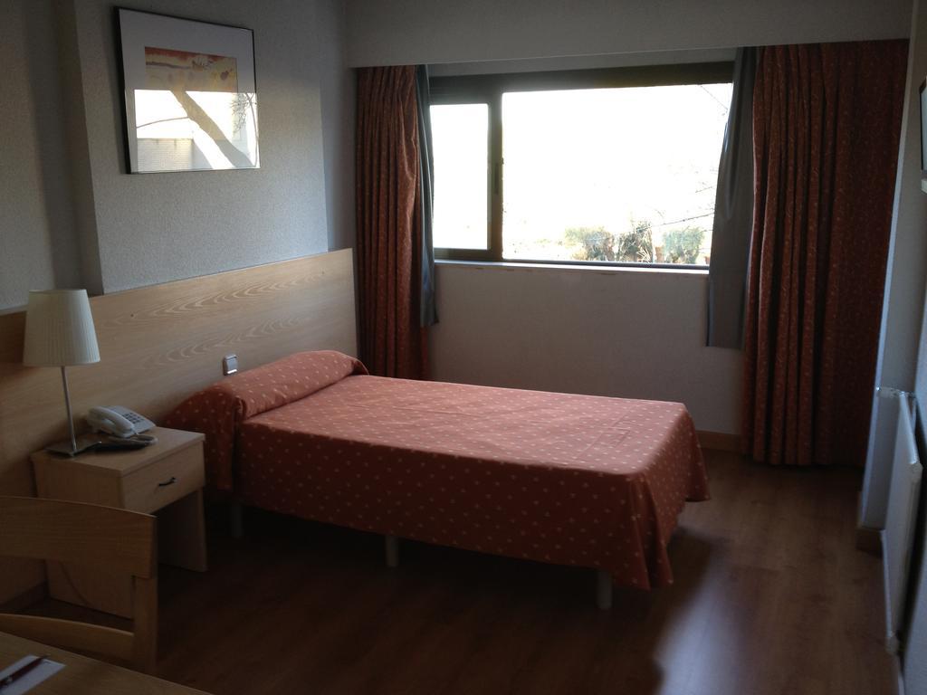 Hotel Escuela Мадрид Номер фото
